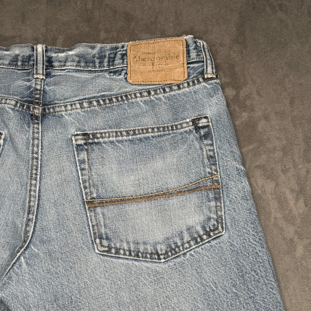 Abercrombie & Fitch Jeans Mens 31x30 Blue Light Wash Distressed Straight Leg Y2K